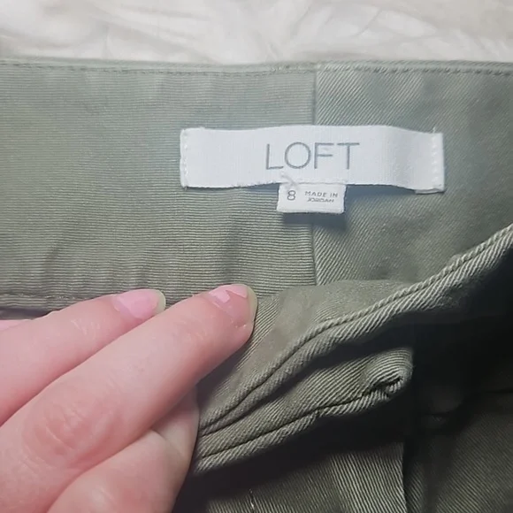 LOFT Riviera Green Shorts – Size 8, Pockets, Belt Loops - Picture 3 of 6